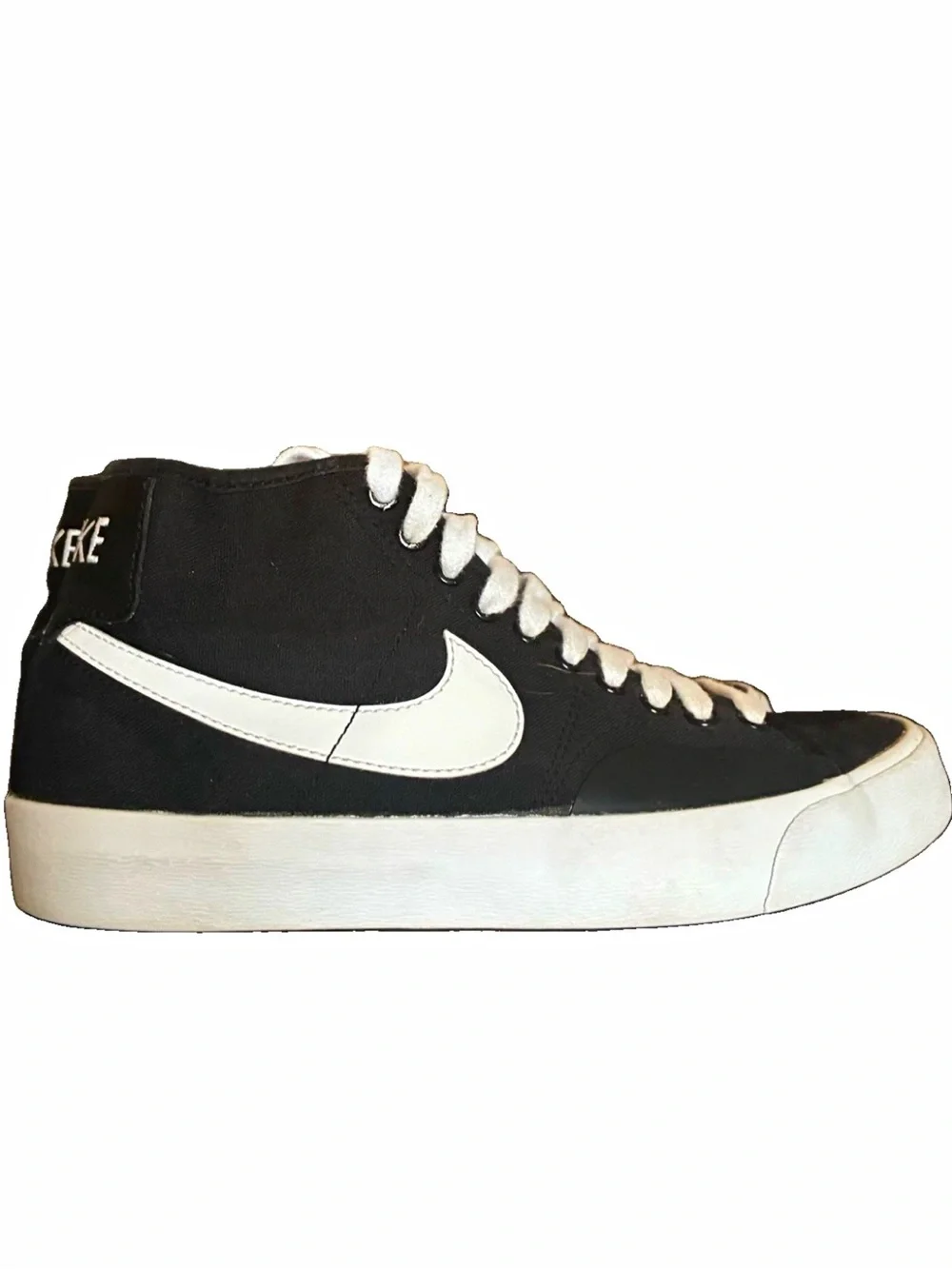 Nike Blazer Court SB Mid  Black High-Top Sneakers with White Swoosh Size 5.5